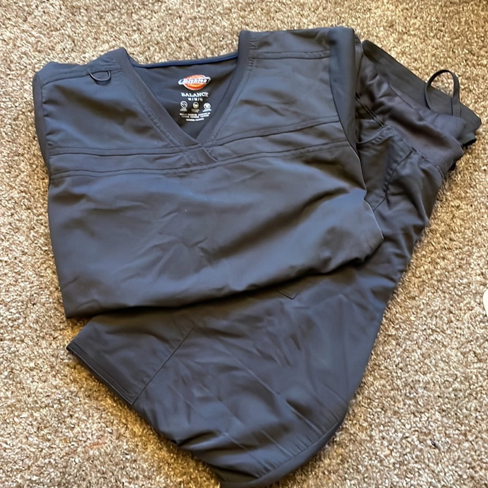 Dickies Balance Collection Women’ Scrub Top/ Pant Set